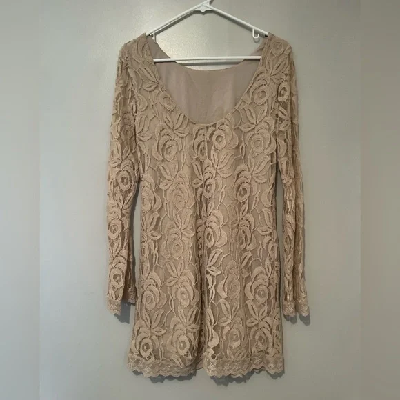 🤍 Cream Lace Low-Back Bodycon Dress - Size Small/Medium 🤍 - Picture 6 of 7